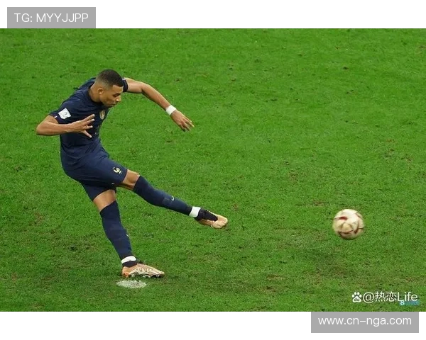 姆巴佩助攻埃基蒂克锁定胜局，法国教练组击掌相庆